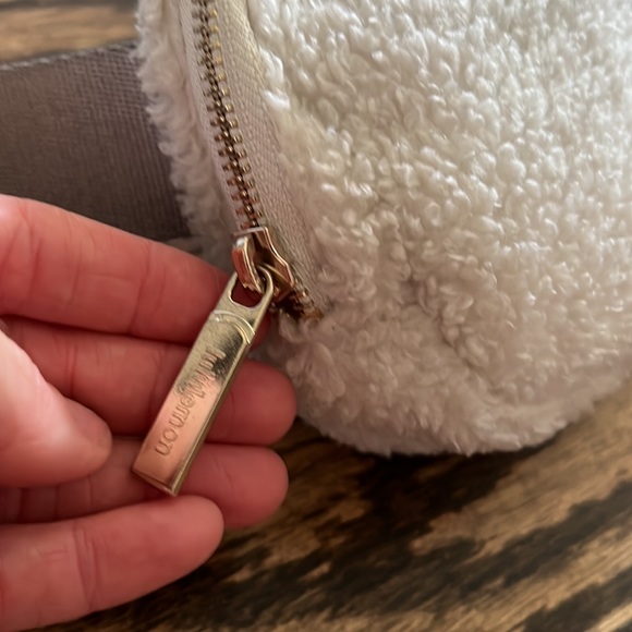 Lululemon Everywhere Fleece Belt Bag - Picture 5 of 7